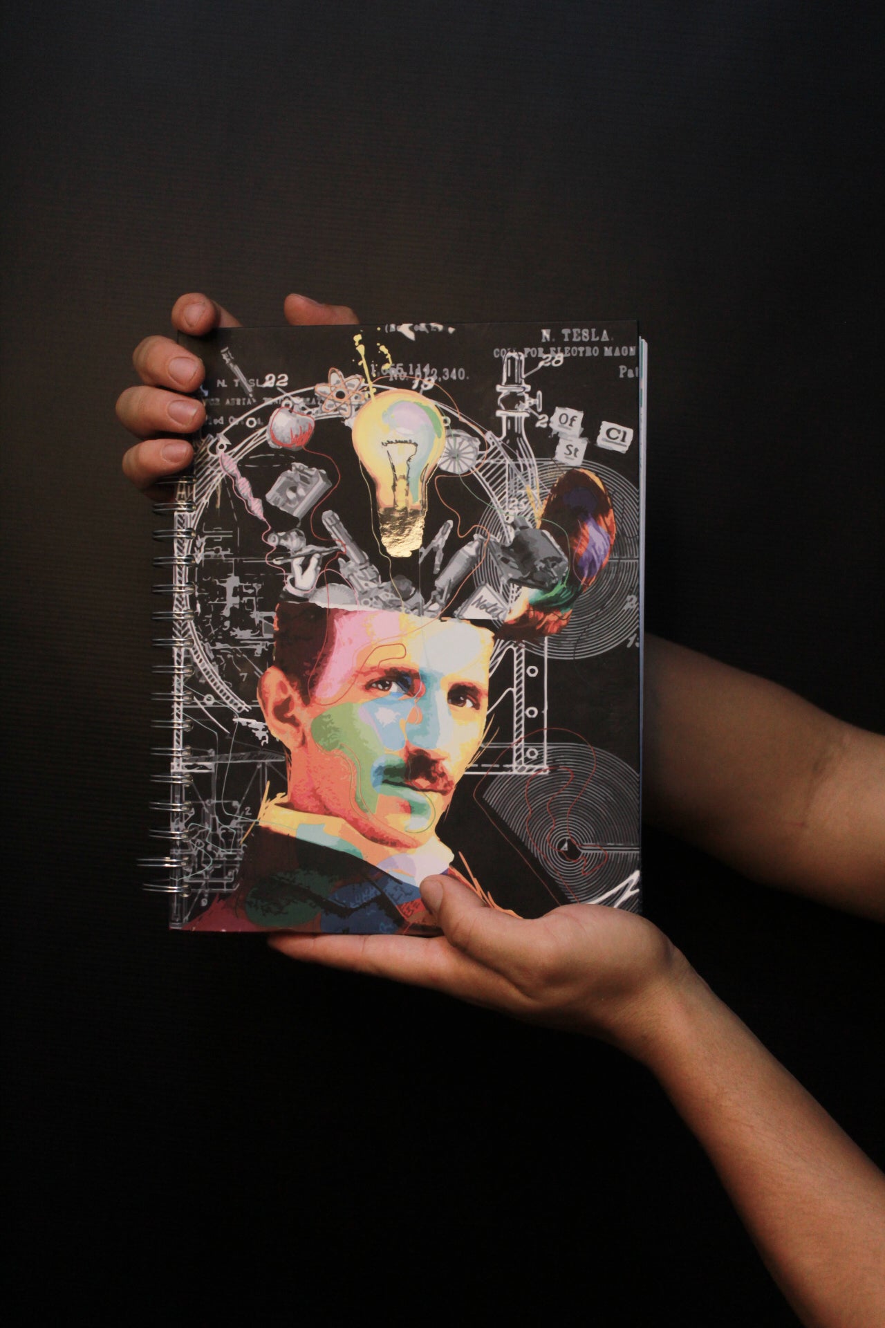 Cuaderno Tesla (Tamaño Estándar)