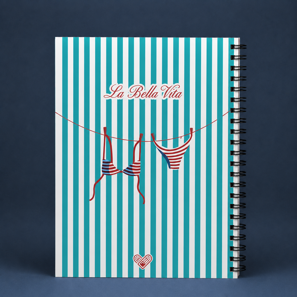 Cuaderno La Bella Vita SOS Original 2026 - Detalle ilustración contraportada
