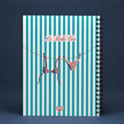 Cuaderno La Bella Vita SOS Original 2026 - Detalle ilustración contraportada