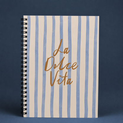 Cuaderno La Dolce Vita SOS Original 2026 - Vista frontal pasta dura diseño italiano