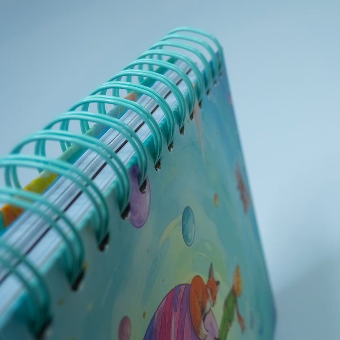 Cuaderno El Principito Pequeño SOS Original 2026 - Vista lateral argolla metálica
