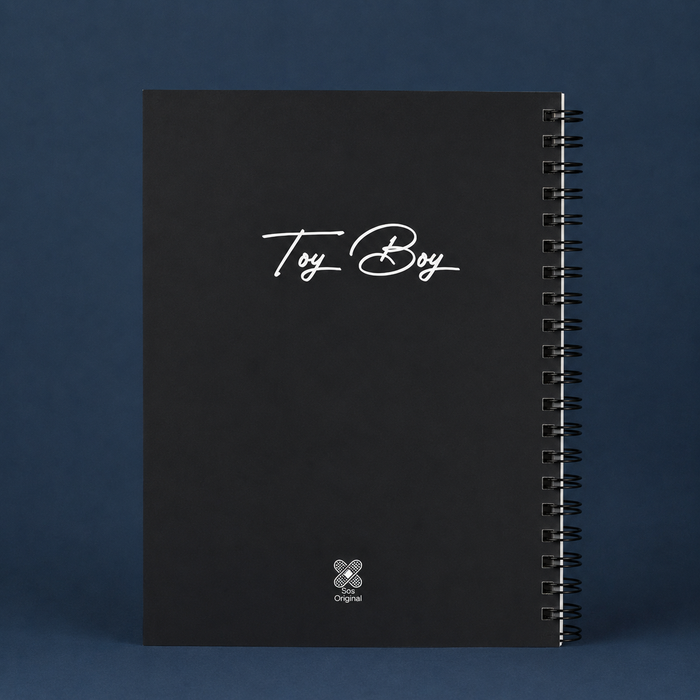 Cuaderno Toy Boy SOS Original 2026 - Detalle ilustración contraportada
