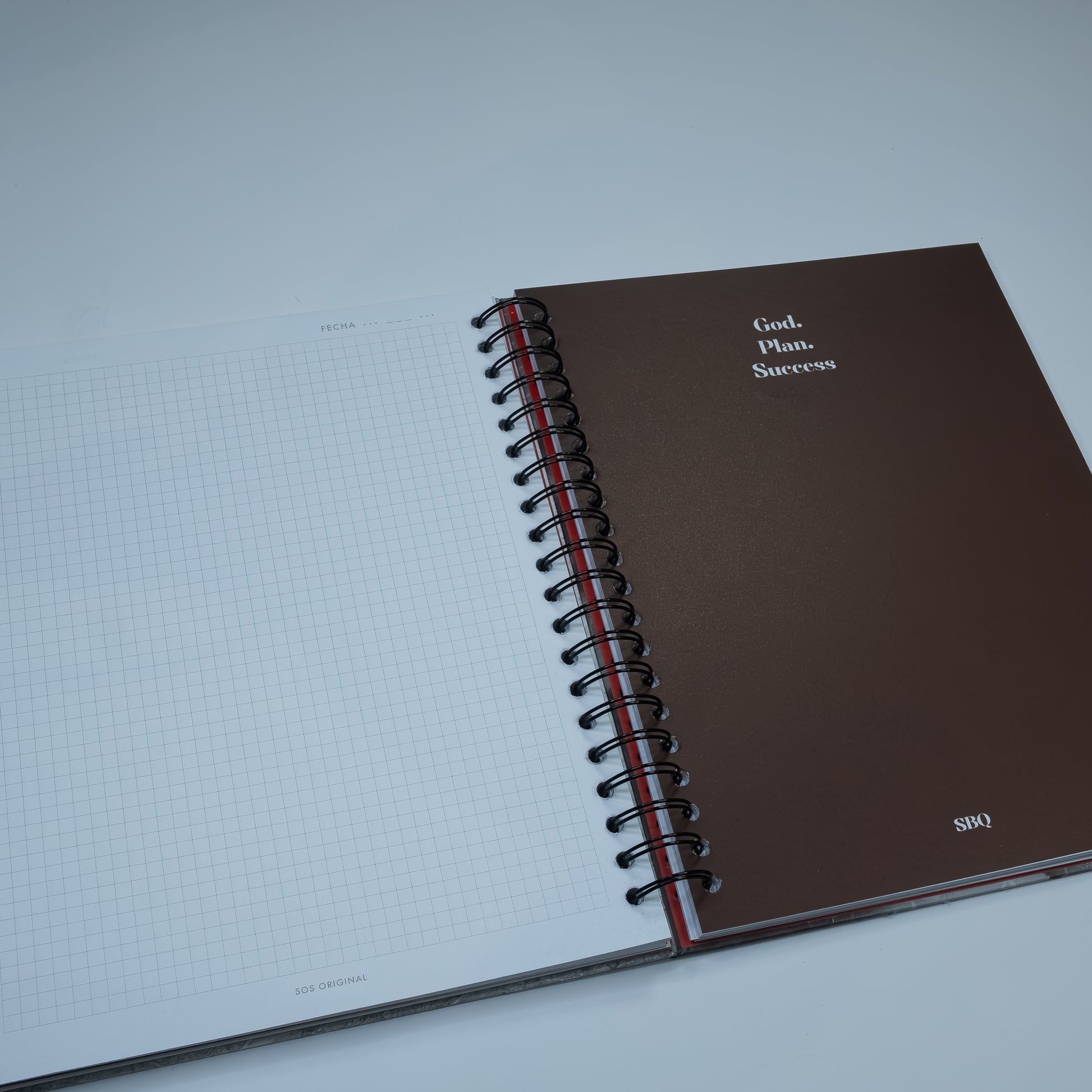 Cuadernos SOS Original 2026 - Detalle interior papel bond 75g rayas y cuadros